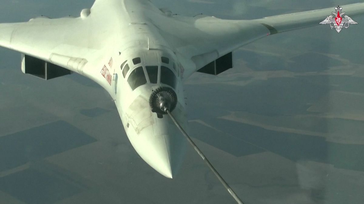 Rusko prověřilo strategické bombardéry Tu-160 14hodinovým letem